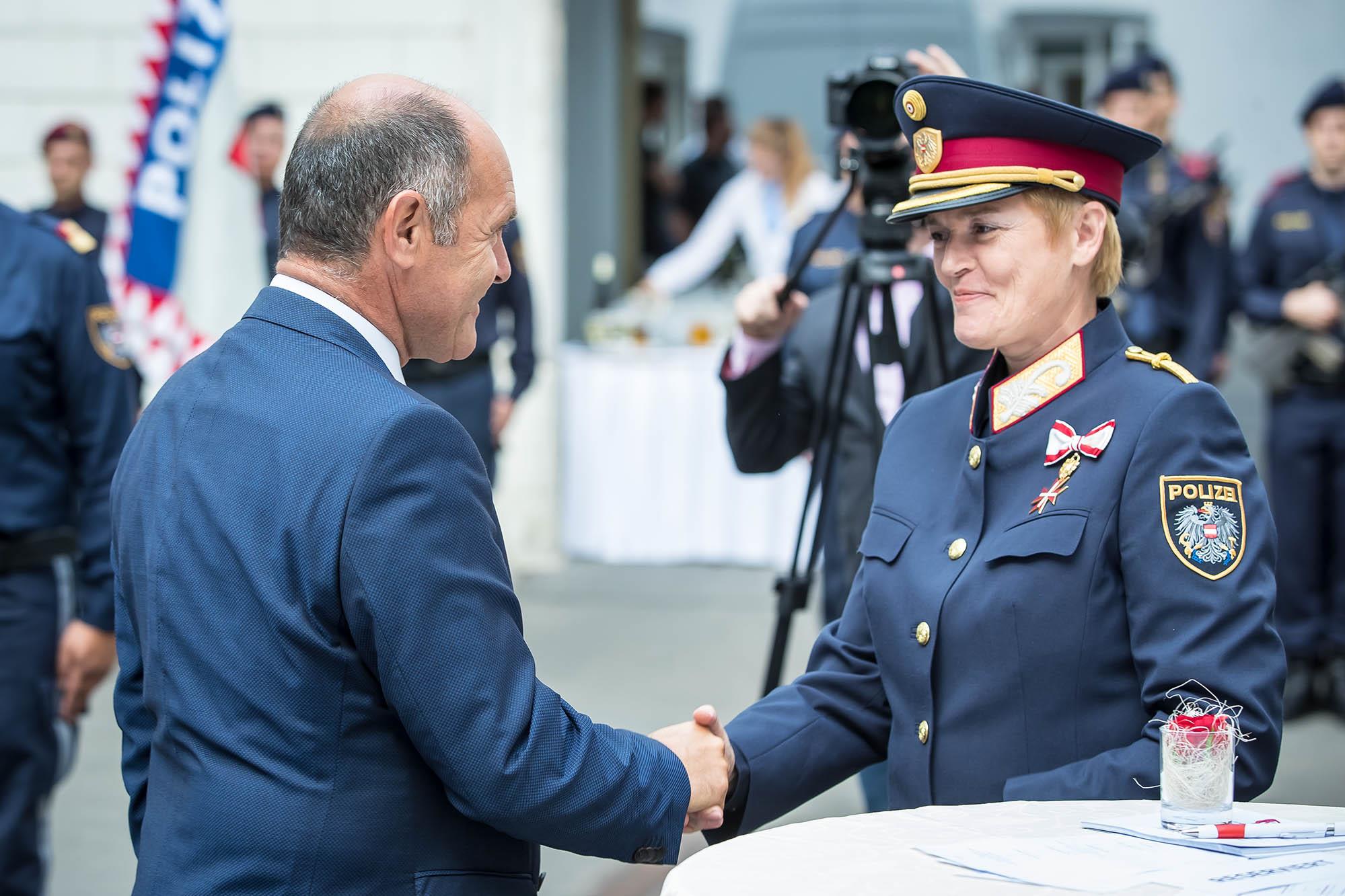 Verein Der Freunde Der Wiener Polizei News Kardeis Zur